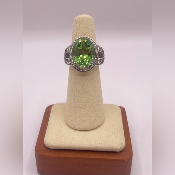 Simulated peridot in sterling silver with black rhinestone accents - Picture 10 of 11